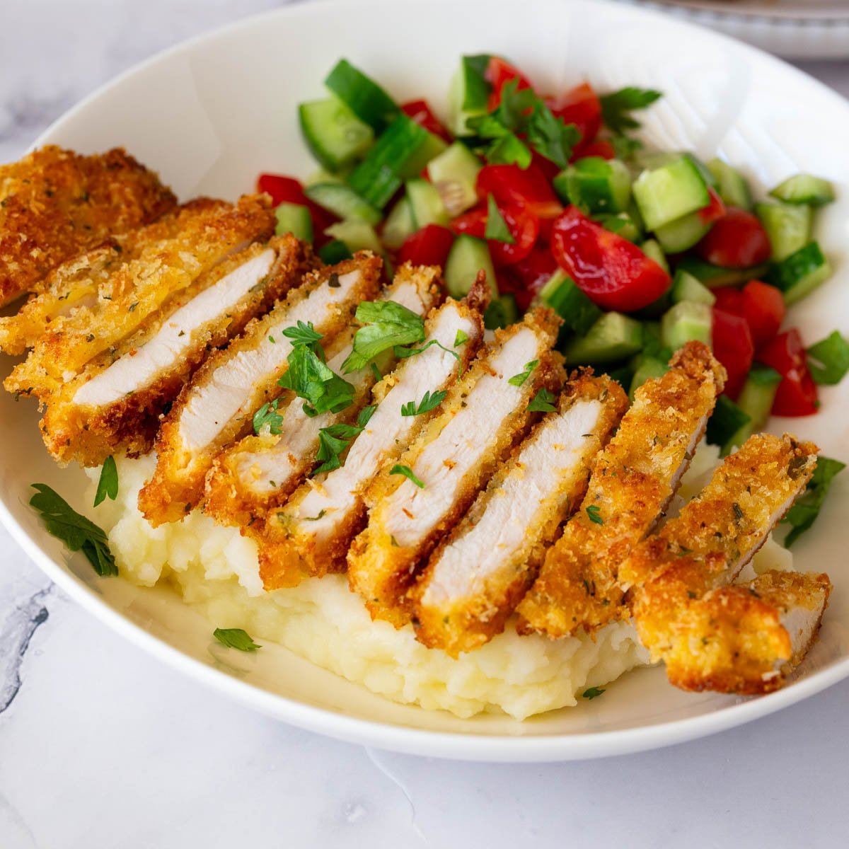 Krokante kip parmesaan met aardappelpuree